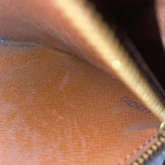 Louis Vuitton, Sarah monogram wallet pre-love condition - Picture 9 of 10